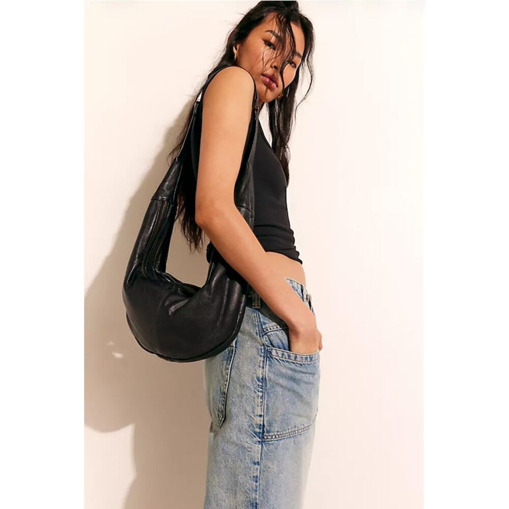 NEW NWT Free People Idle Hands Sling Bag in Black - Picture 3 of 7